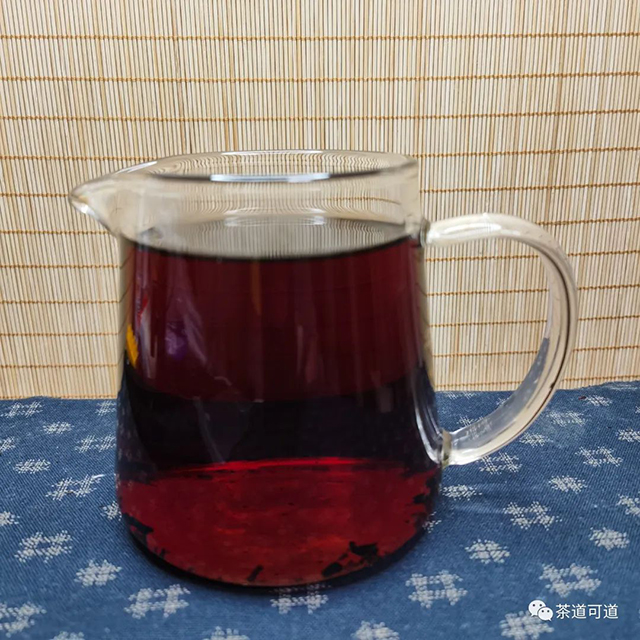 2005年大益0532博字饼普洱茶