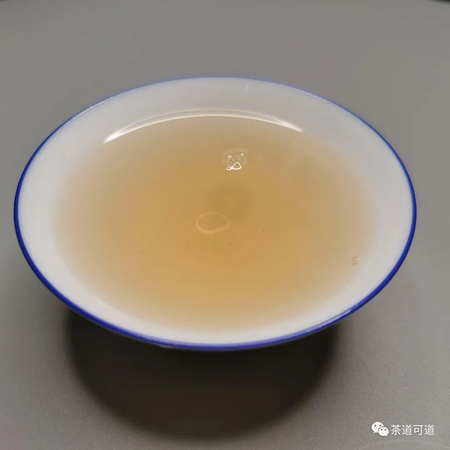 润元昌2011年白金号乔木圆茶