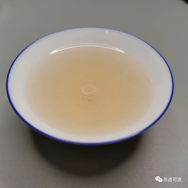 润元昌2011年白金号乔木圆茶