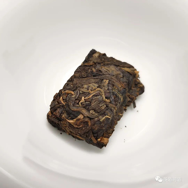 润元昌2011年白金号乔木圆茶