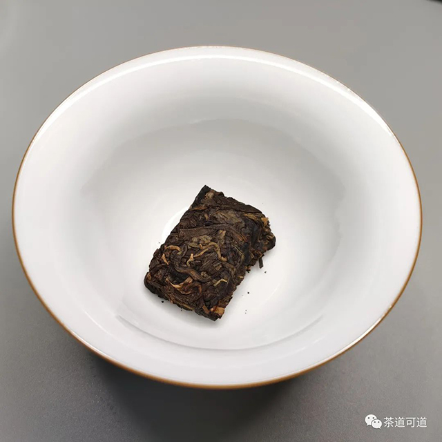 润元昌2011年白金号乔木圆茶
