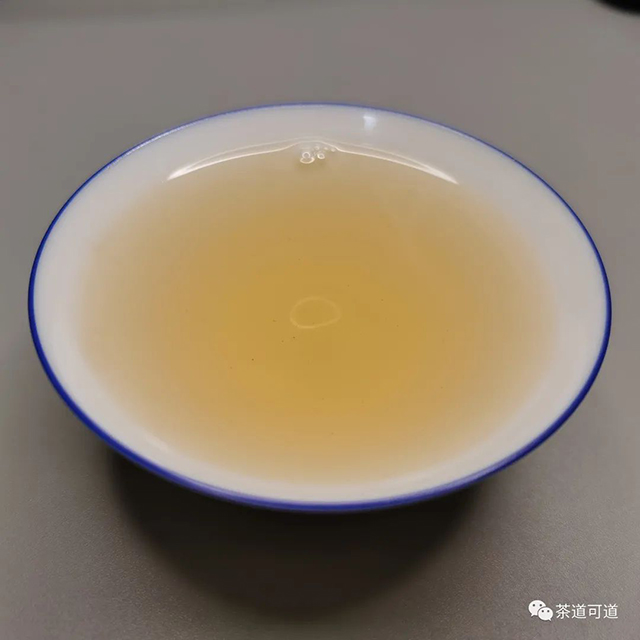 海湾茶业老同志2019年孔雀王普洱茶