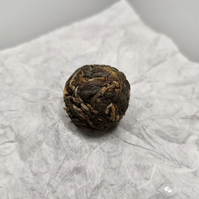 2020年老班章古树龙珠秋生茶普洱茶
