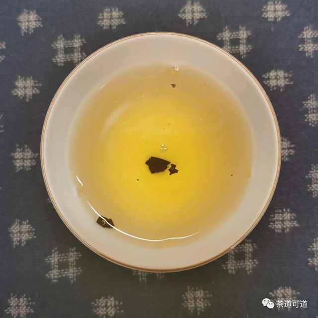 2017年品品香晒白金紧压寿眉