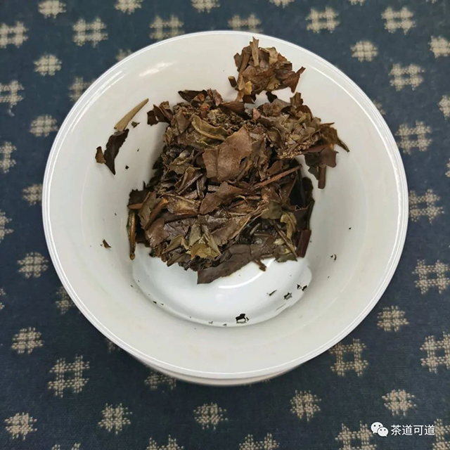 2017年品品香晒白金紧压寿眉