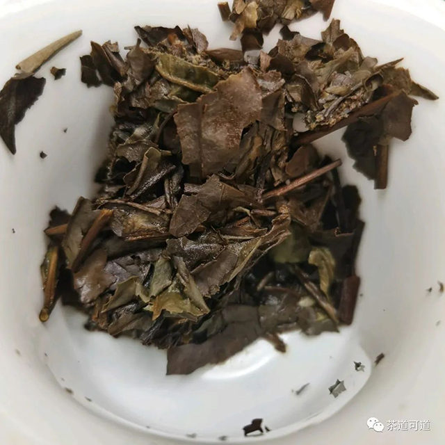 2017年品品香晒白金紧压寿眉
