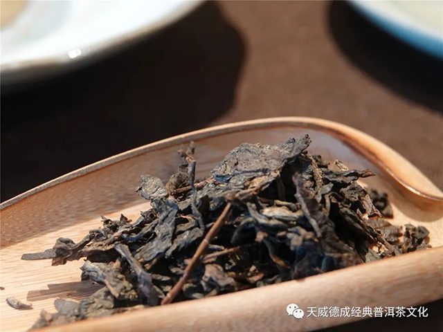 天威德成2006年木饼普洱茶