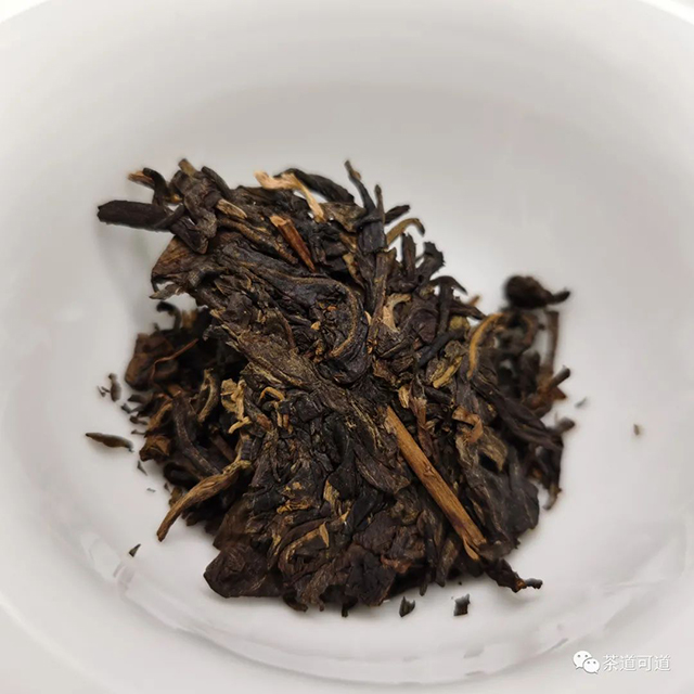 2005福海布朗山野生大树茶特级品班章普洱茶