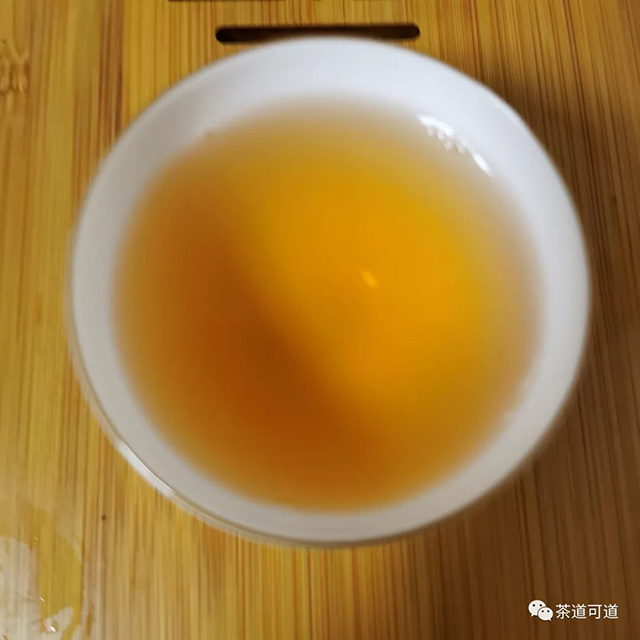 下关8603普洱生茶357克泡饼