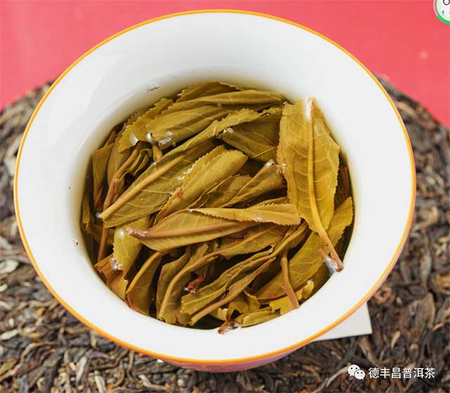 德丰昌玉兔呈祥生肖纪念饼普洱茶