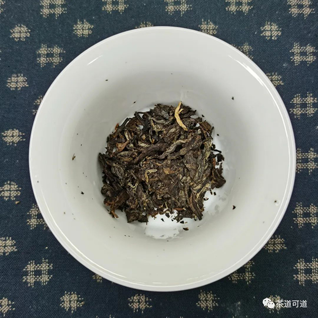 2013年八角亭黎明之光普洱茶