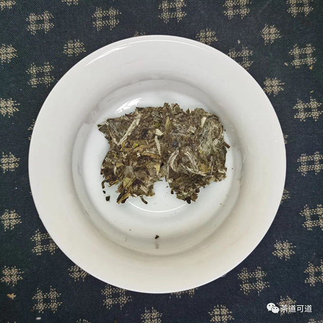 大沁知青茶园白牡丹300克饼