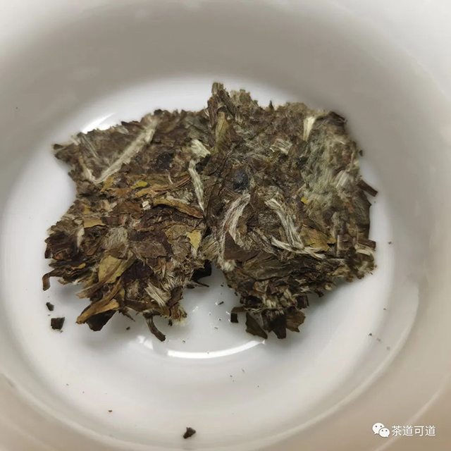 大沁知青茶园白牡丹300克饼