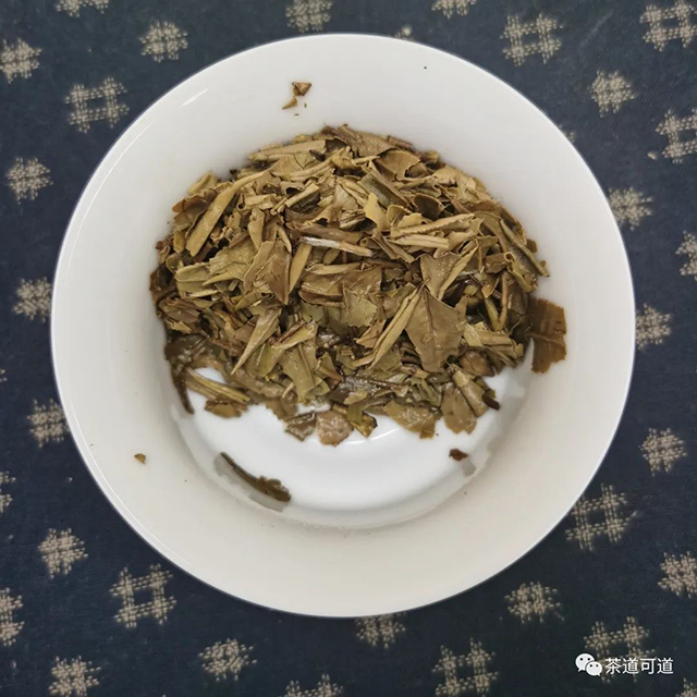 大沁知青茶园白牡丹300克饼