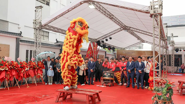 开业试运营醒狮献瑞