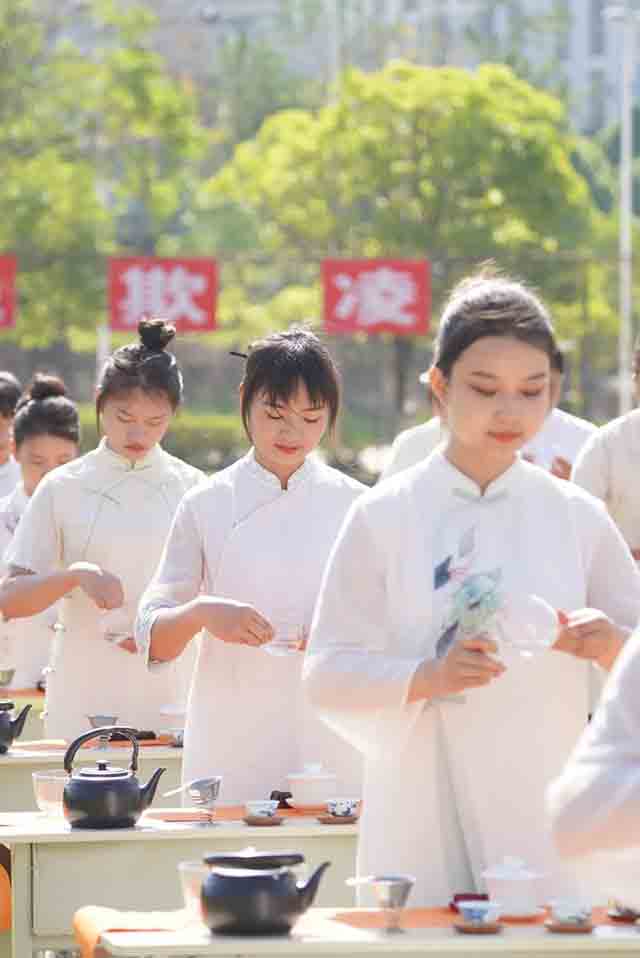 谁说青春不恋茶百人百席茶艺靓丽展演