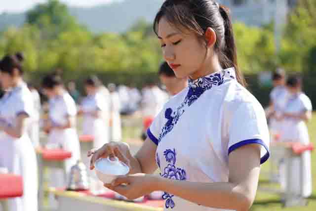 谁说青春不恋茶百人百席茶艺靓丽展演