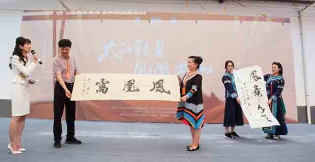 来自墨江县的表演者为大家带来精彩演出