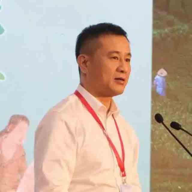 新昌县人民政府副县长俞镕翔
