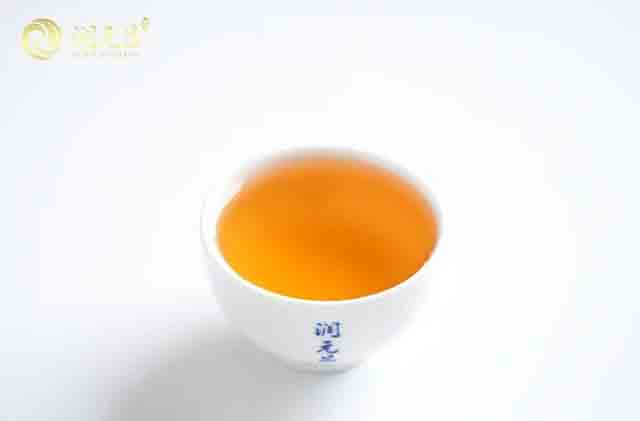 润元昌2013年金蛇纳福普洱茶