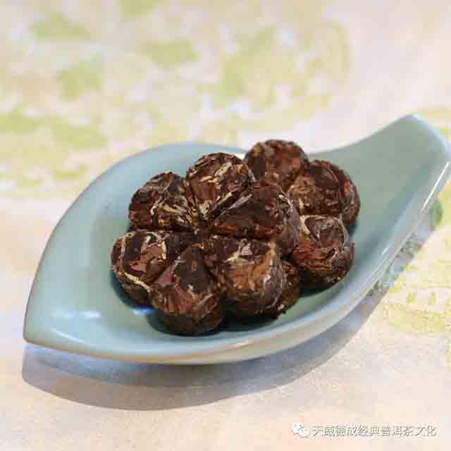 天威德成2023年傲雪玲珑古树白茶