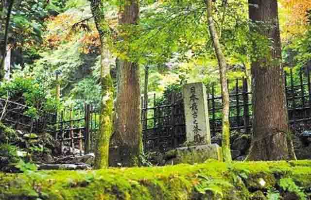 日本京都比睿山东麓日吉神社附近的茶园内树立着日吉茶园之碑