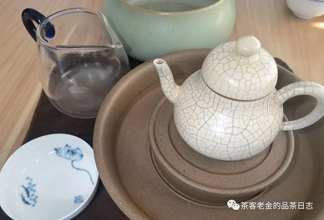 昆明茶商金俊2018年哆依树一类高杆头春普洱茶