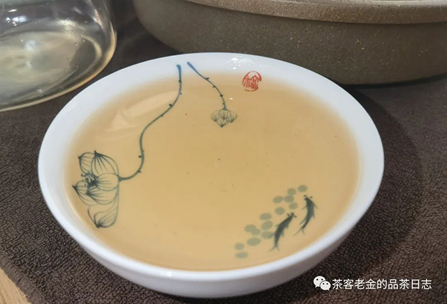 昆明茶商金俊2018年哆依树一类高杆头春普洱茶