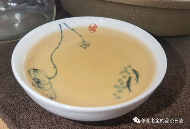 昆明茶商金俊2018年哆依树一类高杆头春普洱茶