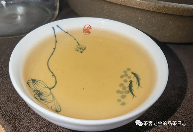 昆明茶商金俊2018年哆依树一类高杆头春普洱茶