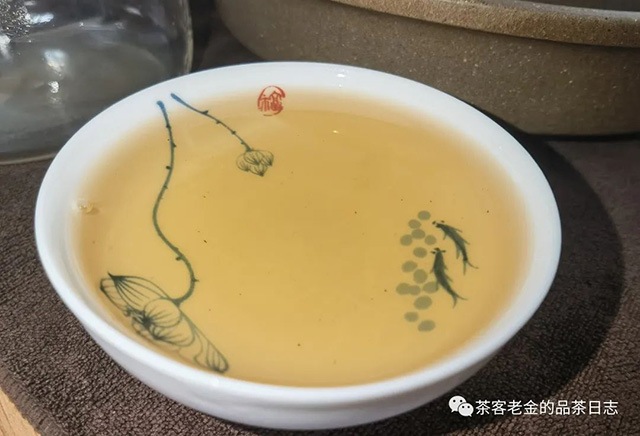 昆明茶商金俊2018年哆依树一类高杆头春普洱茶