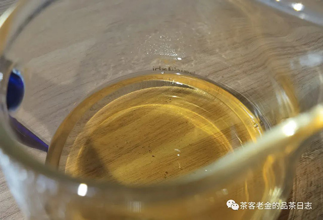 昆明茶商金俊2018年哆依树一类高杆头春普洱茶