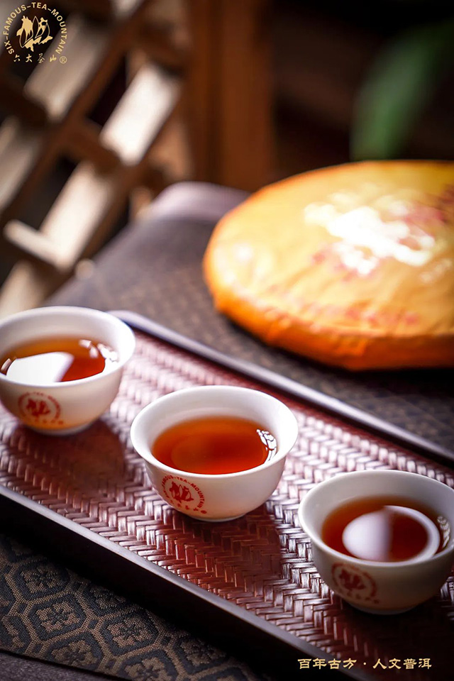 六大茶山金毫贡饼普洱茶