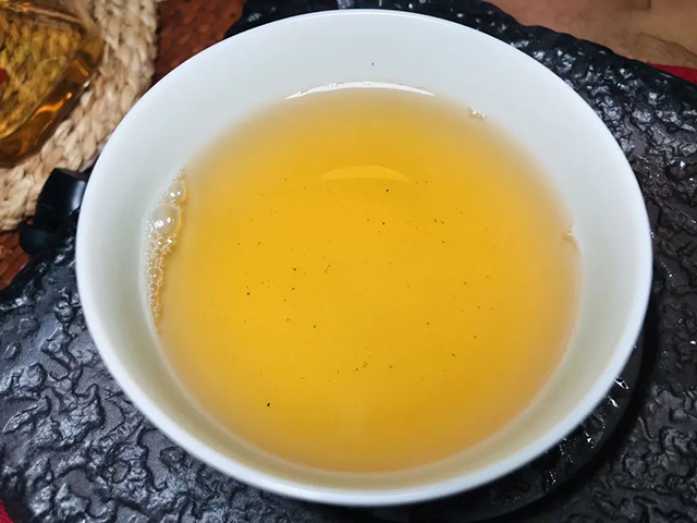 澜沧古茶2019年007青饼普洱茶品质特点