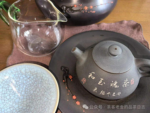 苦行茶僧2024年最易武生熟两款普洱茶