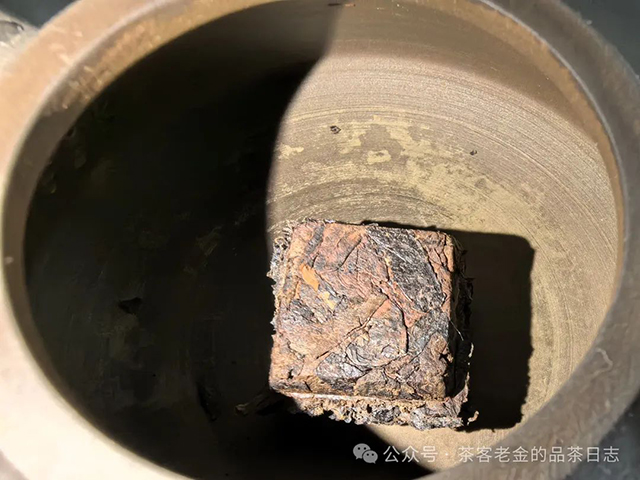 苦行茶僧2024年最易武生熟两款普洱茶