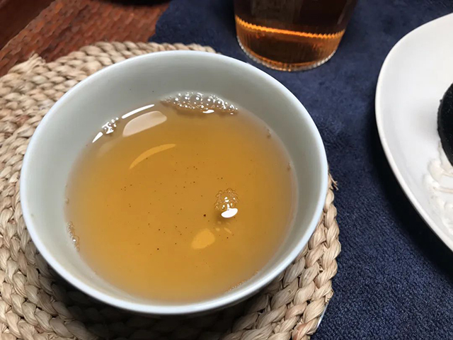 八中普洱茶七子饼