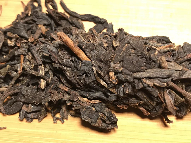 八中普洱茶七子饼