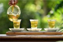 龙园茶业几棵树：普洱茶压成茶饼、茶砖原因是…