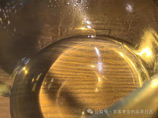 孙德忠2024年古典弯弓001号树普洱茶品质特点