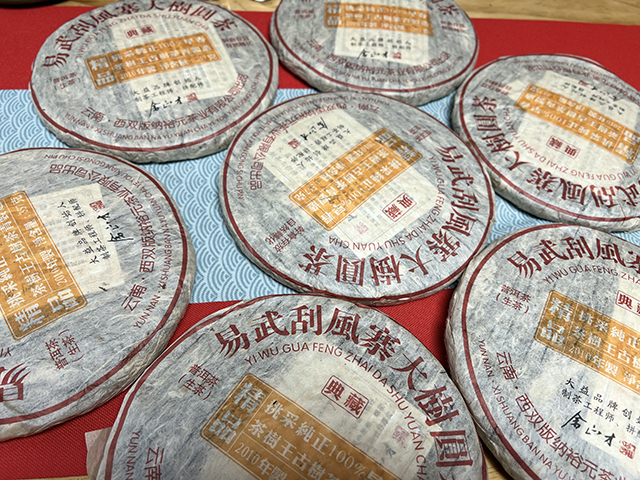 图为2010年易武刮风寨茶树王古树茶