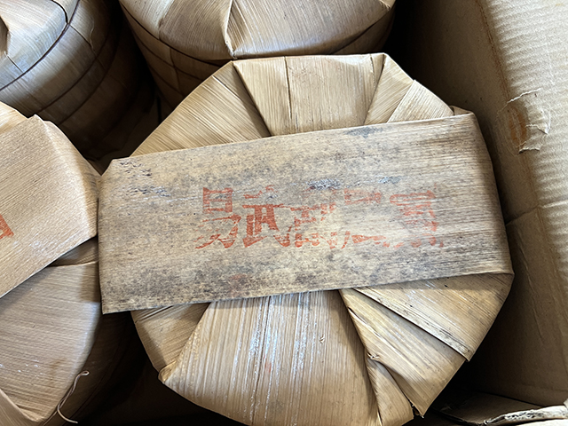 图为2010年易武刮风寨茶树王古树茶