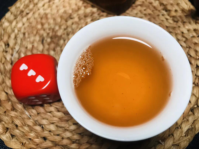 大益2401乔木老树青饼普洱茶品质特点
