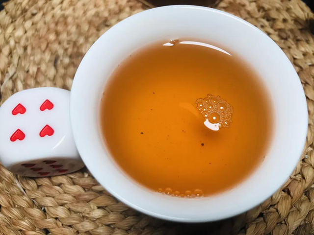 大益2401乔木老树青饼普洱茶品质特点