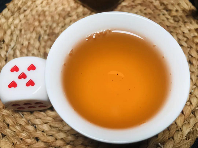 大益2401乔木老树青饼普洱茶品质特点