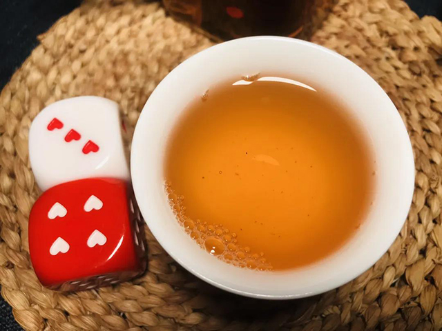 大益2401乔木老树青饼普洱茶品质特点