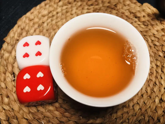大益2401乔木老树青饼普洱茶品质特点