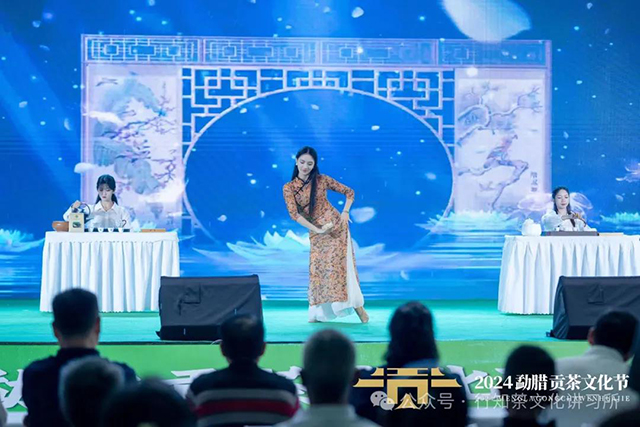 勐腊茶贡茶味主题论坛在西双版纳州勐腊县易武镇如期举行