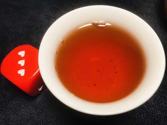 勐海茶厂2002厚纸绿大树易武野生特级品