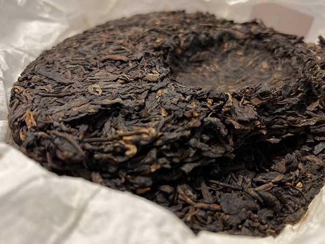 图为茶友提供拍摄的1998年江城圆茶